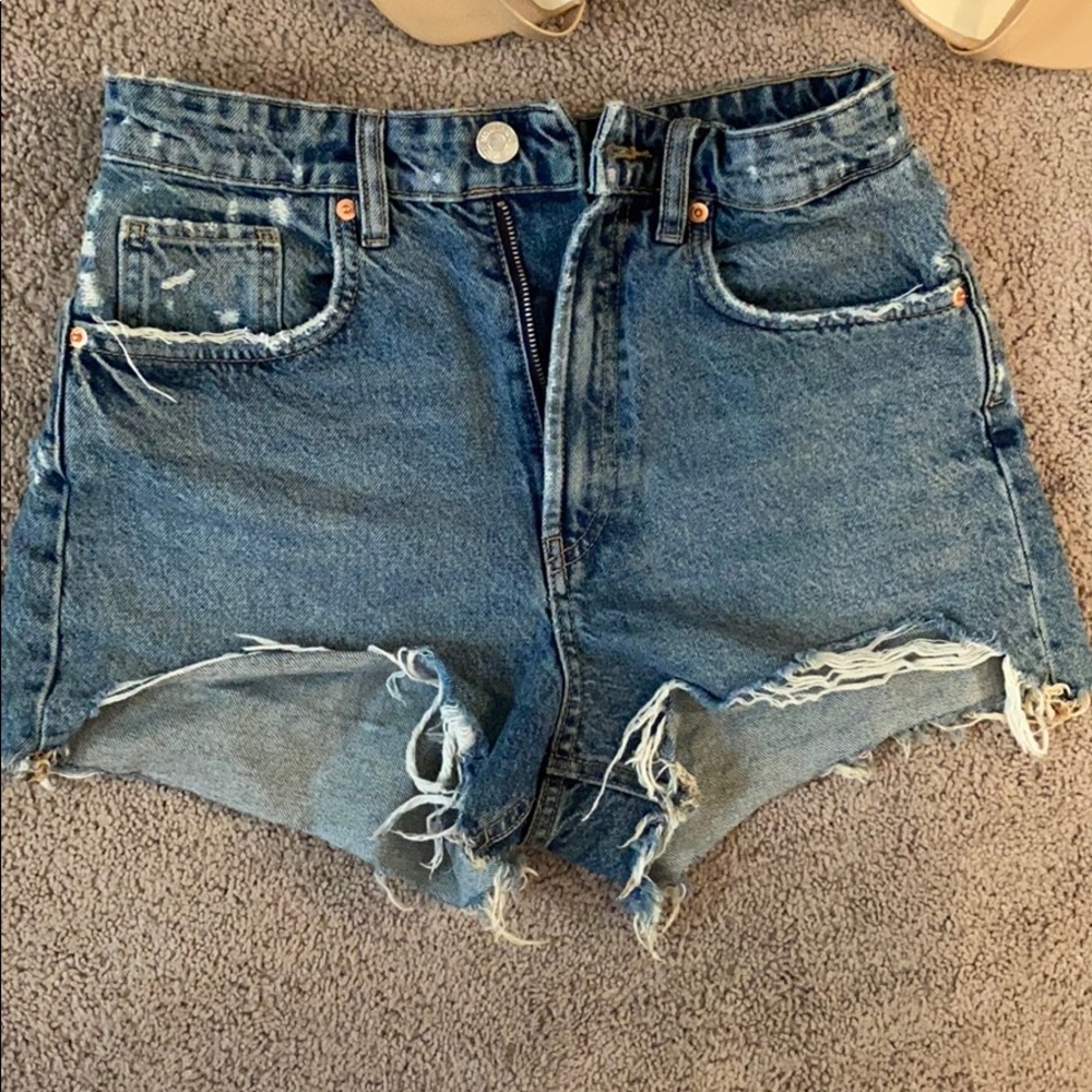High waisted distressed Zara denim shorts sz us4